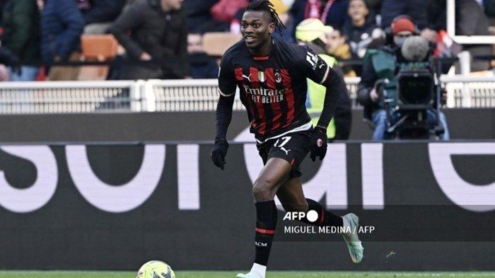Winger AC Milan, Rafael Leao. Terbaru, Rossoneri dikabarkan siap mengambil langkah ekstrem agar pemain senilai 100 Juta Euro Tidak pergi dengan gratis.