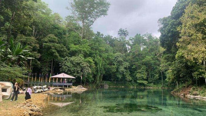 Wisata Telaga Biru Tulung Ni Lenggo Batu Putih Berau, Kalimantan Timur. 