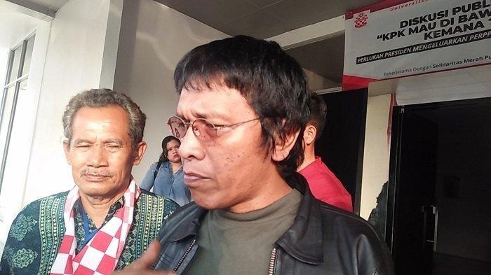 Selain serangan jantung Adian Napitupulu juga diduga keracunan saat kolaps di dalam Pesawat