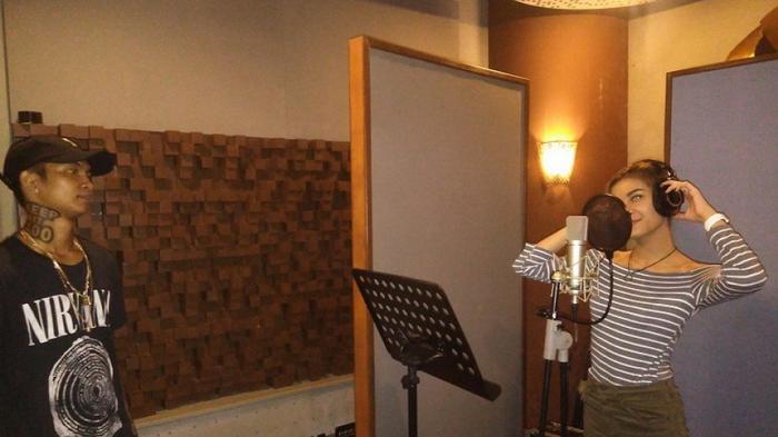 Awkarin Dipinang Rapper Yong Lex, Kira-kira Bakalan Seperti Apa ...