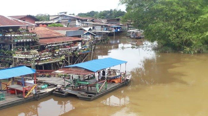Kondisi Sungai Sangatta di Kecamatan Sangatta Selatan, Kabupaten Kutai Timur. Kondisi sungai mengamali pendangkalan, akibatnya rawan banjir meluap ke daratan di Kutai Timur.