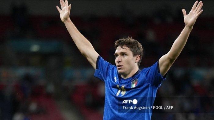 Pemain Timnas Italia Federico Chiesa merayakan gol pertamanya pada laga di babak 16 besar EURO 2020 antara Italia vs Austria di Stadion Wembley di London pada 26 Juni 2021.