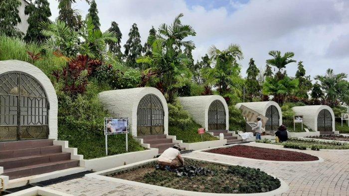Bukit Doa Kalimantan di Kota Balikpapan yang dibangun untuk memfasilitasi dan sebagai media doa bagi umat Kristiani justru tidak mengalami lonjakan pengunjung pada libur Natal 2021.