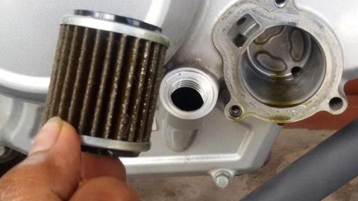 Filter oli disarankan untuk diganti tiap ganti oli.