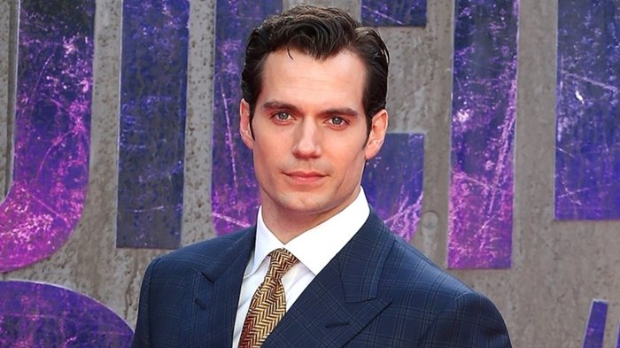 HENRY CAVILL - Henry Cavill konfirmasi dirinya dan pacarnya Natalie akan segera memiliki anak, hal tersebut ia klarifikasi saat Premiere film terbarunya.