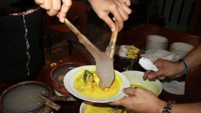 Papeda, makanan khasi di wilayah Indonesia bagian tengah dan timur.
