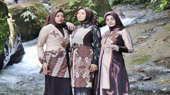 Batik Wakaroros Kutai Timur karya Desainer Lia Afif yang akan dipamerkan di event Fashion Week April 2022 mendatang. 