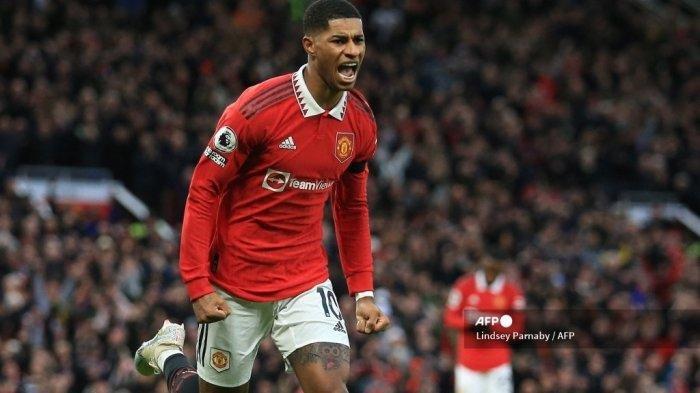 Marcus Rashford merayakan setelah mencetak gol kedua timnya selama pertandingan sepak bola Liga Premier Inggris antara Manchester United vs Crystal Palace di Old Trafford di Manchester, barat laut Inggris, pada 4 Februari 2023.