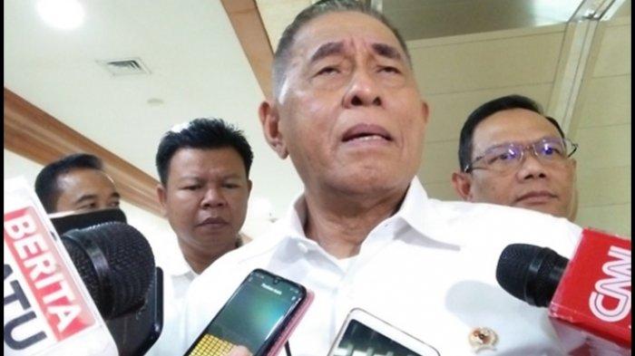 KABAR RYAMIZARD MENINGGAL - Menteri Pertahanan Republik Indonesia Ryamizard Ryacudu di Kompleks Parlemen, Senayan, Jakarta, Rabu (19/6/2019). Ryamizard Ryacudu disebut wafat, Kemenhan sebut eks Menhan baik-baik saja (KOMPAS.com/Haryantipuspasari)