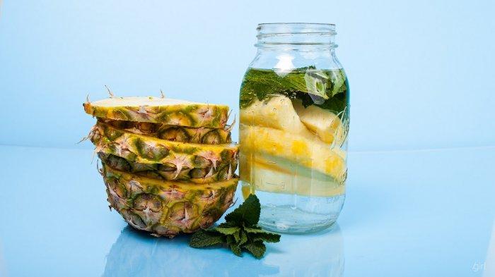 Buah nanas, segar untuk dikonsumsi mengandung banyak vitamin C, bagus untuk daya tahan tubuh. 