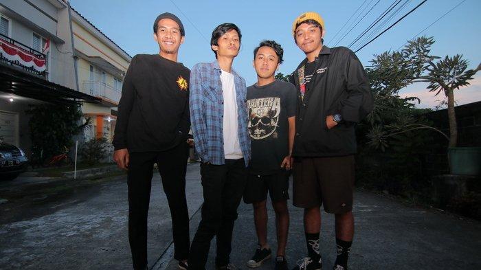 Grup band Better Think Of Somethings alias BTOS pengusung genre Pop Punk dari Balikpapan, Kaltim.