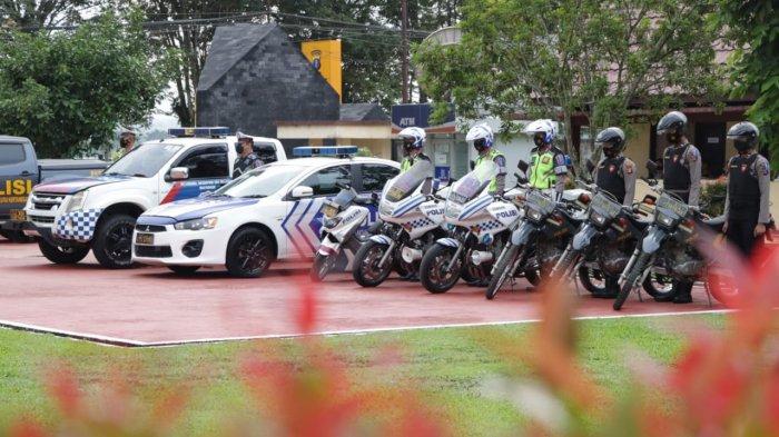 Suasana apel gelar pasukan Operasi Patuh Mahakam 2022 di Mapolres Kukar. TRIBUNKALTIM.CO/ARIS JONI