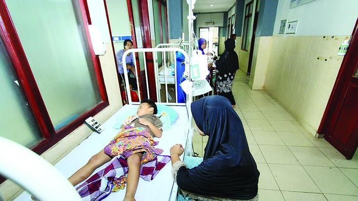 Membludak Pasien Anak Terpaksa Dirawat Di Lorong Rumah Sakit