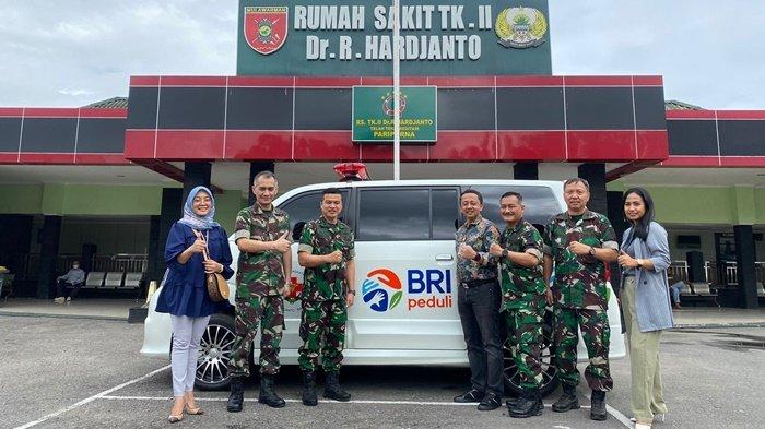 Demi Pelayanan Terbaik bagi Masyarakat, BRI Serahkan Ambulans kepada