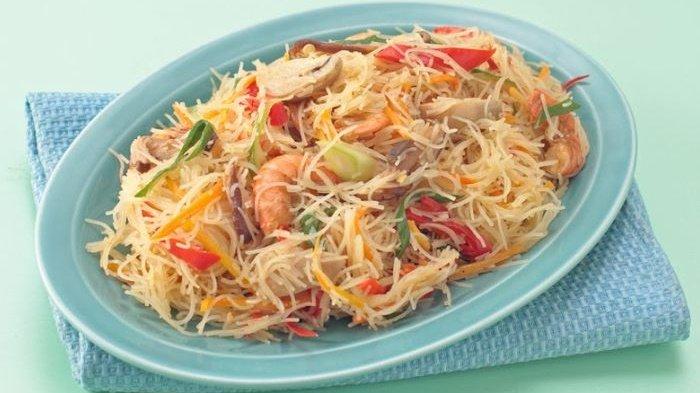 Agar tidak bingung lagi mau membuat menu buka puasa nanti, hadirkan saja resep bihun goreng jamur enak ini.