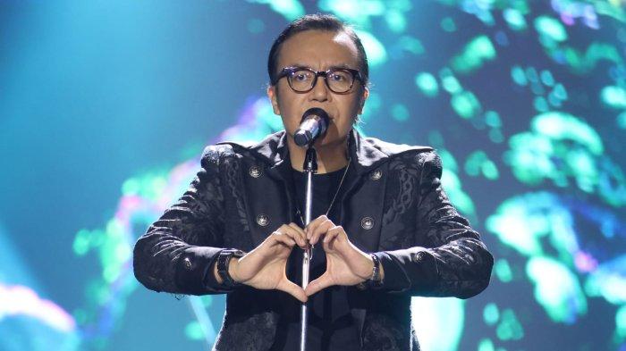 Ari Lasso saat konser Dewa 19 di Kota Balikpapan, Kalimantan Timur pada Sabtu 11 Maret 2023.