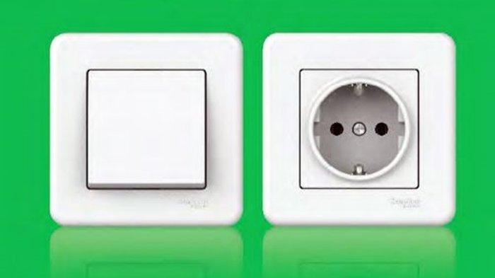 Saklar dan stop kontak berdekatan