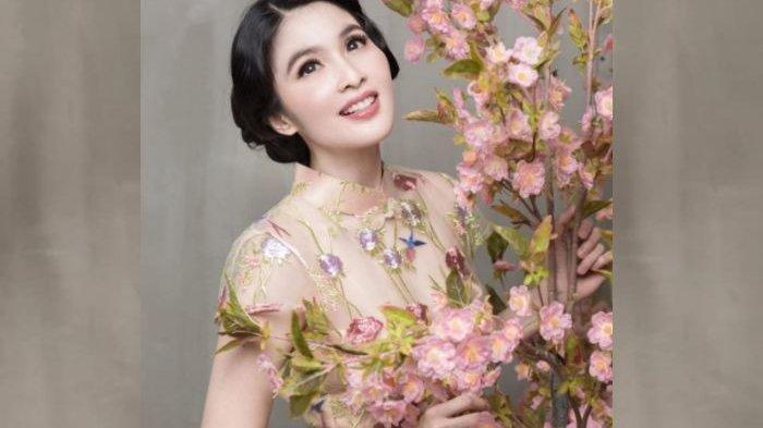 Sandra Dewi saat Imlek.