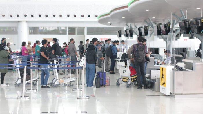 Bandara SAMS Sepinggan Balikpapan mencatat kenaikan jumlah penumpang pasca ditetapkannya syarat perjalanan terbaru menggunakan pesawat udara.;TRIBUNKALTIM.CO/DWI ARDIANTO