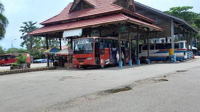  Aktivitas di Terminal di Bontang, tetap beroperasi saat larangan mudik Lebaran. TRIBUNKALTIM.CO, ISMAIL USMAN