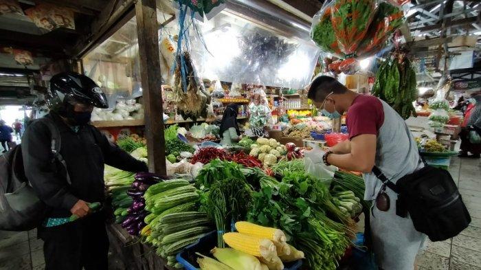 Pedagang di pasar Klandasan Balikpapan. 
