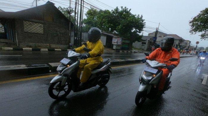Tips aman berkendara saat musim hujan dari Yamaha.