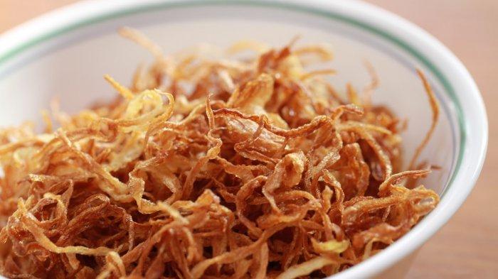 RESEP BAWANG GORENG - Berikut ialah resep bawang goreng renyah dan enak yang cocok sebagai hidangan pelengkap makanan berbuka puasa.