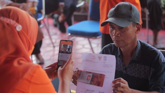 BLT MITIGASI PANGAN - Ilustrasi masyarakat Kota Balikpapan menerima bantuan langsung tunai (BLT) yang disalurkan melalui PT Pos Indonesia.