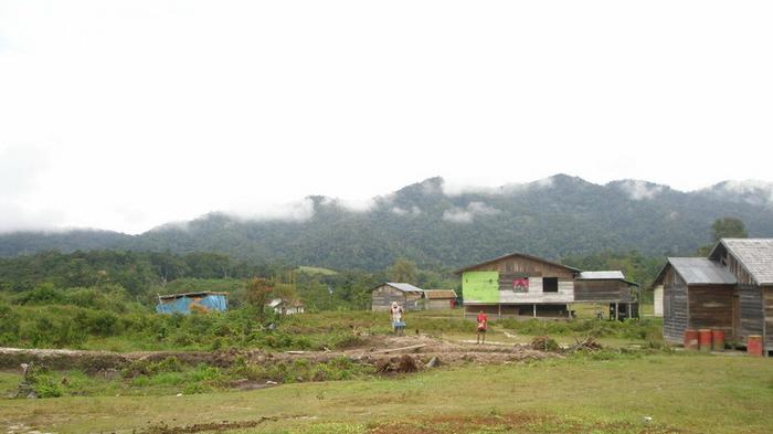 Warga perbatasan Kalbar-Malaysia mengunjungi fasilitas kesehatan di Malaysia