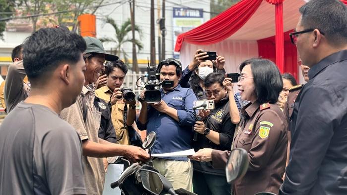 Pengembalian Barang Bukti 40 Perkara oleh Kejari se-Kaltim