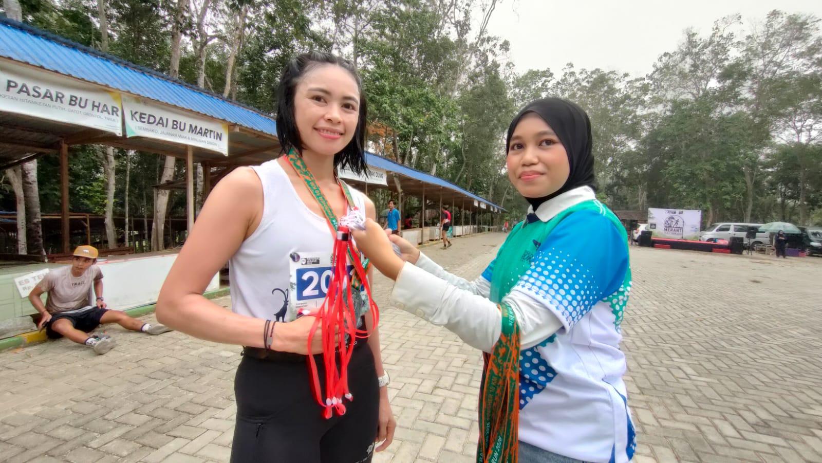 Aksi Gemilang Mercy Pangloli Juarai Lari 10 Km Hutan Meranti