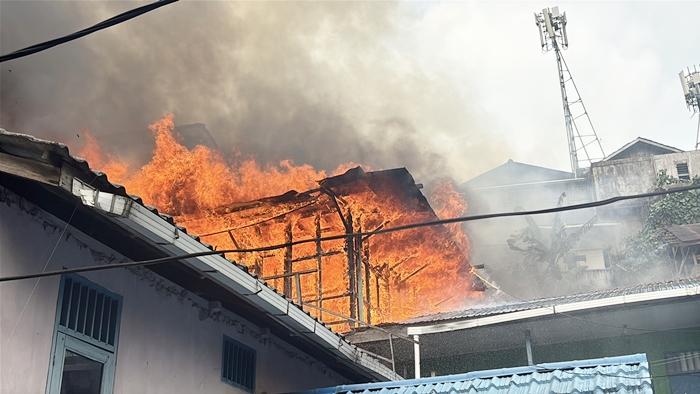 Geger! Wolter Monginsidi Samarinda Membara, Belasan Rumah Jadi Arang