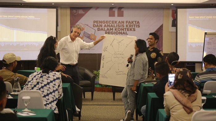 Konsulat Jenderal Australia di Bali bersama Aliansi Jurnalis Indonesia (AJI) Denpasar menggelar lokakarya untuk peningkatan kecakapan para jurnalis memberantas hoaks di Sanur, Denpasar, Jumat 24 Mei 2024. Kegiatan ini diikuti Editor Pos Kupang dan TribunLombok.com.