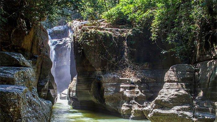 AIR TERJUN CUNCA WULANG -- Air Terjun Cunca Wulan ini menjadi salah satu spot andalan liburan le Labuan Bajo