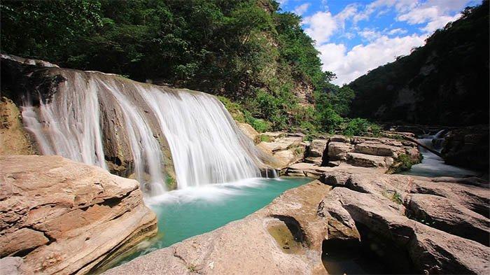 Air Terjun Tanggedu di keajaiban alam di Kabupaten Sumba Timur , Nusa Tenggara Timur.