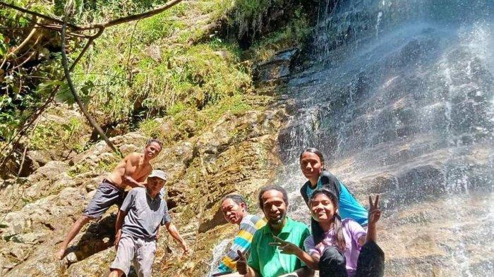 Air terjun Wae Teong Sara, Kecamatan Ndoso, dibagian utara Kabupaten Manggarai Barat, Nusa Tenggara Timur merupakan salah satu spot yang bisa dijelajahi oleh para petualang alam semesta, Rabu, (13/4/2022).