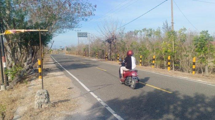 AKSES JALAN - Akses jalan menuju Pantai Walakiri di Desa Wakutumba, Kecamatan Pandawai, Kabupaten Sumba Timur