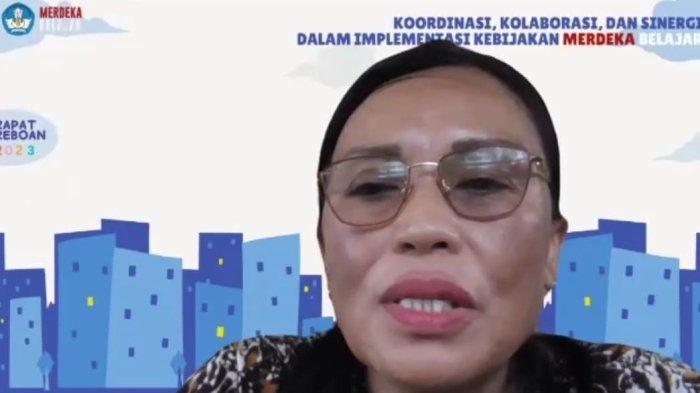Sekretaris BPMP NTT dalam uji publik reviu standar pelayanan pubik dan maklumat pelayanan publik yang diselenggarakan BPMP NTT, melalui daring, Kamis (13/3).