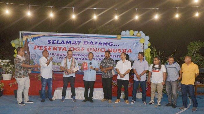 RD. Dr. Florens Maxi Un Bria meluncurkan buku Unio Indonesia saat penutupan kegiatan On Going Formation Unio Regio Nusa Tenggara  di Oeleta Kupang, Jumat 18 Oktober 2024.