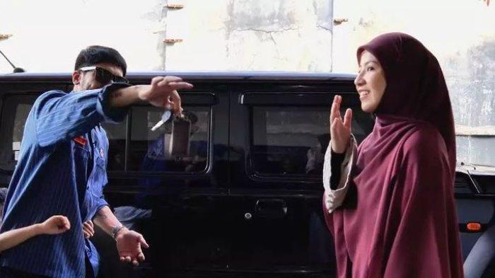 Desta beri kejutan mobil baru untuk Natasha Rizky