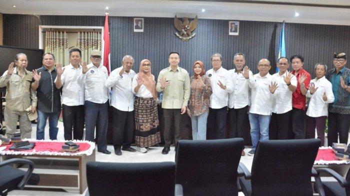 Wali Kota Kupang, Christian Widodo, bersama FPK membahas penanggulangan sampah di wilayah Kota Kupang.