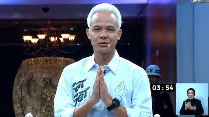Capres Ganjar Pranowo saat memaparkan visi dan misinya pada debat capres pertama di kantor KPU RI Jakarta, Selasa 12 Desember 2023 malam