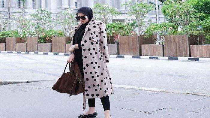 Gaya Syahrini di Singapura menjelang bulan Ramadan.