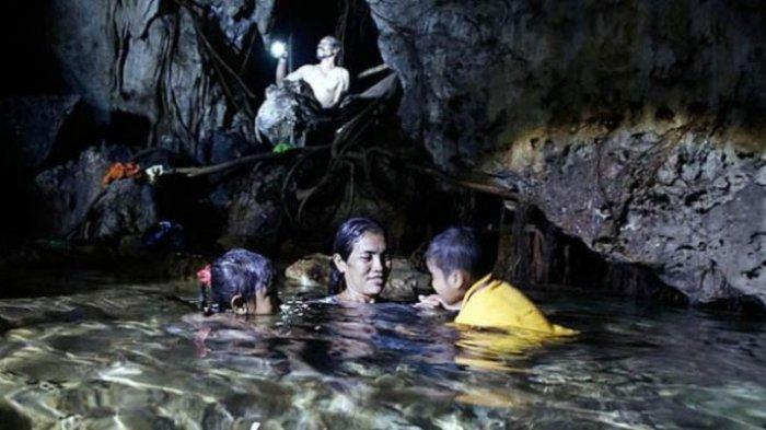 Gua Mandira di Kecamatan Hawu Mehara , Kabupaten Sabu Raijua , Nusa Tengga Timur