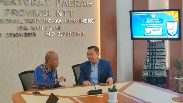 Inspektur Daerah Provinsi NTT,  Stefanus F. Halla (kiri) saat launching aplikasi e-SIGAP di Kupang, Kamis 31 Oktober 2024.