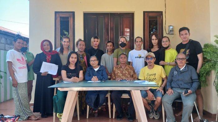 Komunitas Independent Men of Flobamora (IMoF) NTT bersama SADKKM alias Solidaritas Anti Diskriminasi dan Kekerasan Terhadap Kelompok Minoritas, nyatakan sikap dan mendesakan Aparat Penegak Hukum (APH) mengusut tuntas kasus pembunuhan transpuan Dessy Aurelia Sasmita alias Oktovianus Tafuli yang terjadi tanggal 24 Desember 2023 lalu.