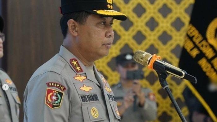KAPOLDA NTT - Irjen Rudi Darmoko yang kini jabat Kapolda NTT setelah mutasi Polri, merupakan lulusan terbaik atau Adhi Makayasa Akpol 1993. Cek profilnya di sini.