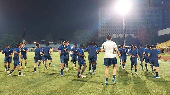 PRANCIS U17 - Berikut link live streaming Jerman U17 vs Prancis U17 di Final Piala Dunia U17 2023 dan prediksi skor dan susunan pemain, kick off mulai pukul 19.00 WIB.  Suasana latihan Timnas Prancis U17 jelang babak 16 besar Piala Dunia U17 2023 di Stadion Soemantri Brodjonegoro, Jakarta Selatan, Selasa (21/11/2023).