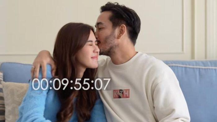 ERAT --Jeje Govinda peluk dan cium Syahnaz Sadiqah usai klarifikasi kasus perselingkuhan.