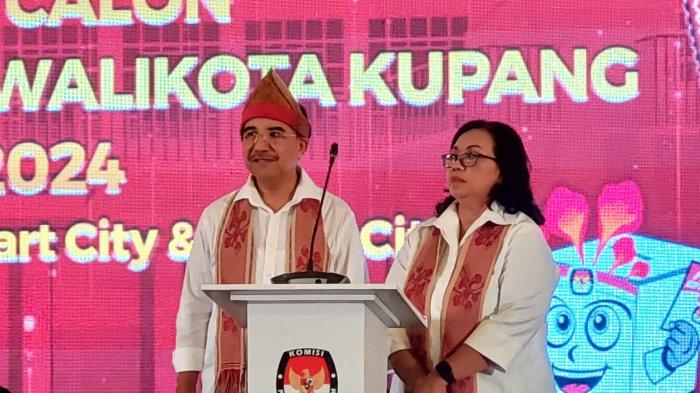 Jeriko Adinda menjelaskan soal smart City saat debat kedua Pilkada Kota Kupang, Sabtu 2 November 2024.